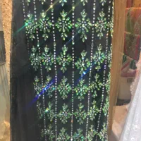 استخدام نیروی کار در نگین زنی پارچه زنانه
