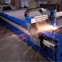 استخدام اپراتور دستگاه پلاسما cnc . برش فلزات