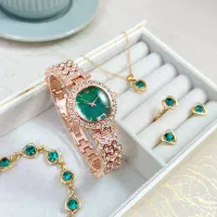 ساعت مچی با هدیه