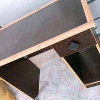 میز تحریر و کامپیوتر