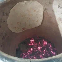 نان محلی تازه تنوری با زغال