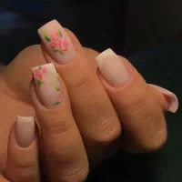 خدمات ناخن ماه