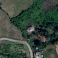 زمین باخونه