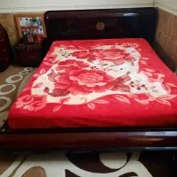 تخت خواب و میز ارایشی