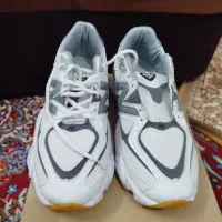 یک جفت کتونی نیو بالانس|کیف، کفش، کمربند|قم, هفت تیر|دیوار