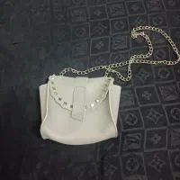 کیف دوشی زنانه بند زنجیری طوسی روشن