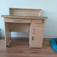 میز تحریر تمام mdf کاملا سالم همراه با شیشه