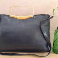 کیف چرم نسبتا بز رگ|کیف، کفش، کمربند|رشت, فلسطین|دیوار