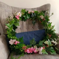 یک حلقه گل تزئینی مصنوعی نو