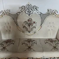 مبل هفت نفره همراه با میز وسط و دوعدد عسلی