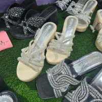 انواع صندل و دمپایی زنانه به قیمت خرید|کیف، کفش، کمربند|خرمآباد, |دیوار