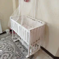 تخت نوزادی گهواره ایی کاملا سالم نو نو