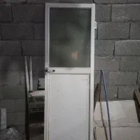 در آلومینومی شیشه دار سالم