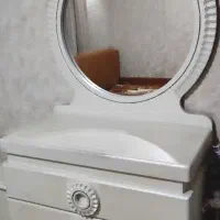 میز آرایشی همراه با صندلی