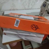 یک جفت کتونی نو به فروش میرسد