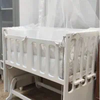 تخت کنار مادر