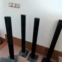 بلند گوی تلوزیون به همراه یک باند تلوزیون