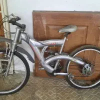 ویوا ۲۶  دوچرخه  با تلمبه برای باد لاستیک