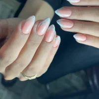 کاشت ناخن حرفه‌ای با قیمت مناسب