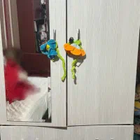 کمد لباس با سه کشو در حد نو