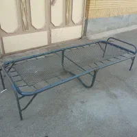 تخت تاشو یکنفره فلزی فنری قدیمی عتیقه محکم درحدنو|تخت و سرویس خواب|اصفهان, شیخ اشراق|دیوار