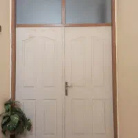 ۲عدد درب چوبی سالم با چهارچوب و دستگیره‌استیل
