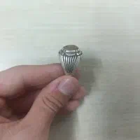 انگشتر سنگین نقره که سنگش شکسته