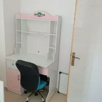 کتاب خانه و میز تحریر