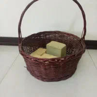 سبد گل آرایی و ۱عدد تابلو