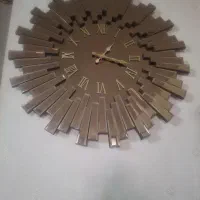 ساعت خورشیدی دیواری بزرگ