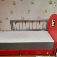 تخت،کمد،ویترین،فرش،پرده