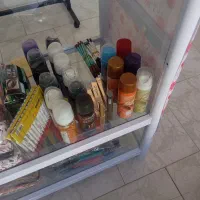 سوتین شورت زنانه و لوازم آرایشی موجود میباشد