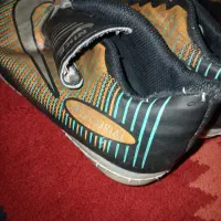 کفش فوتبالی سالنی ومیخی|تجهیزات ورزشی|خلخال, |دیوار