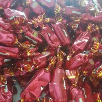 به یک همکار فروشنده ،کار درقنادی نیازمندیم