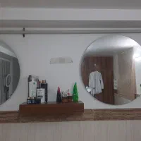 اینه و ماسک مو و شونه