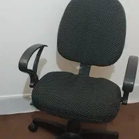 ۲ عدد صندلی اداری و کامپیوتر چرخان