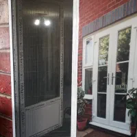 توری پلیسه و درب و پنجره UPVC