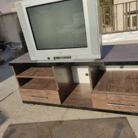 تلویزیون 21  LG بهمراه میز