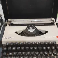 ماشین تایپ عتیقه|کلکسیون اشیاء عتیقه|شاهین‌شهر, فدک|دیوار