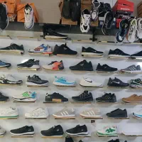 تعدادی کفش مردانه وزنانه