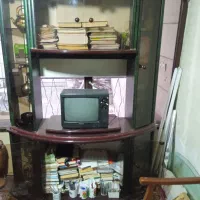 بوفه به همراه تلویزیون