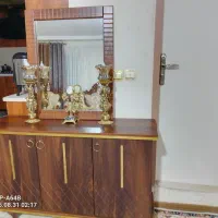 آیینه کنسول به همراه میز تلویزیون تمیز در حد نو