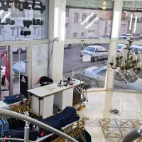 همکار  تک شیفت در فروشگاه بزرگ پوشاک