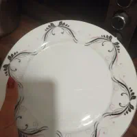 یک دست بشقاب غذا خوری