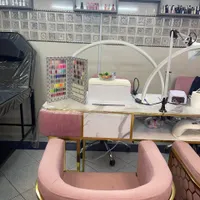 استخدام لاین ناخن و پدیکور