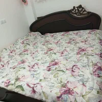 یک عدد تخت دونفره با میز آرایشی ودوعدد پاتختی|تخت و سرویس خواب|کازرون, |دیوار