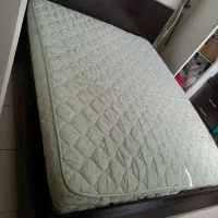 تخت دو نفره جکدار بهمراه خوشخواب و دوتا پاتختی