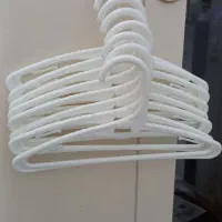 آویز لباس