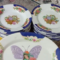 تعدادی ظرفو سرویس عسلی آرکوپال