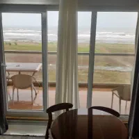 به یک نفر برای سرایداری و نظافت هتل سه واحده